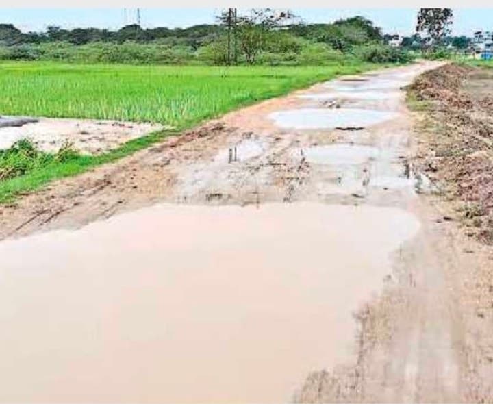 అధ్వానంగా రహదారి.. ప్రయాణికుల అవస్థలు
