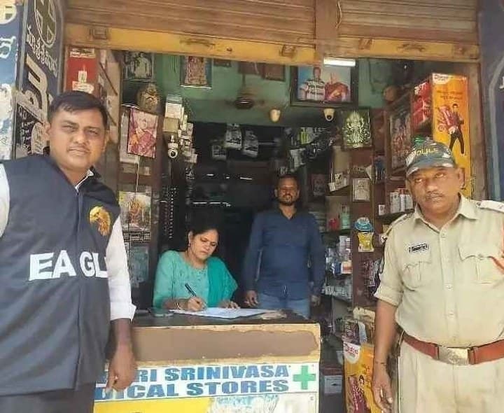 ఆపరేషన్ గరుడలో భాగంగా మెడికల్ షాపుల తనిఖీలు - Udayam