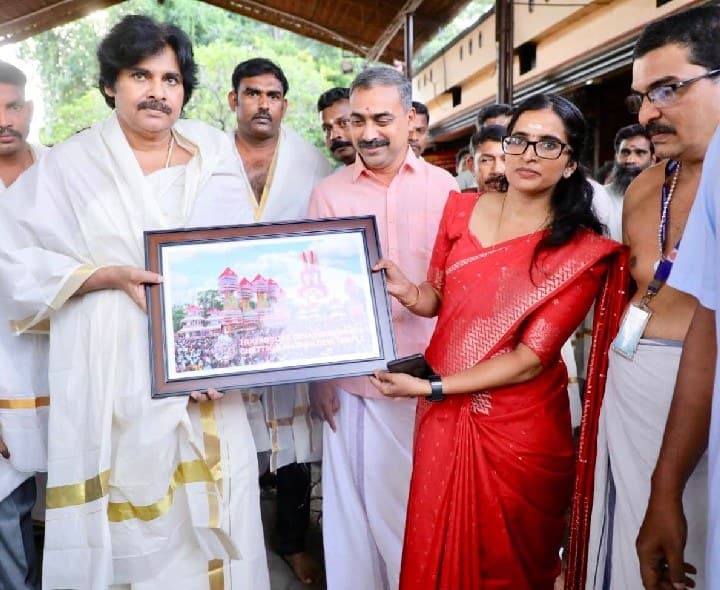 చెట్టికులంగర భగవతి అమ్మవారి సేవలో పవన్ కళ్యాణ్ - Udayam