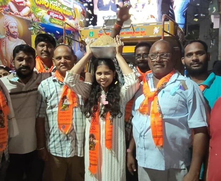 బాలగణేష్ లడ్డును ఛేజిక్కించుకున్న హిమప్రియాసాహు - Udayam