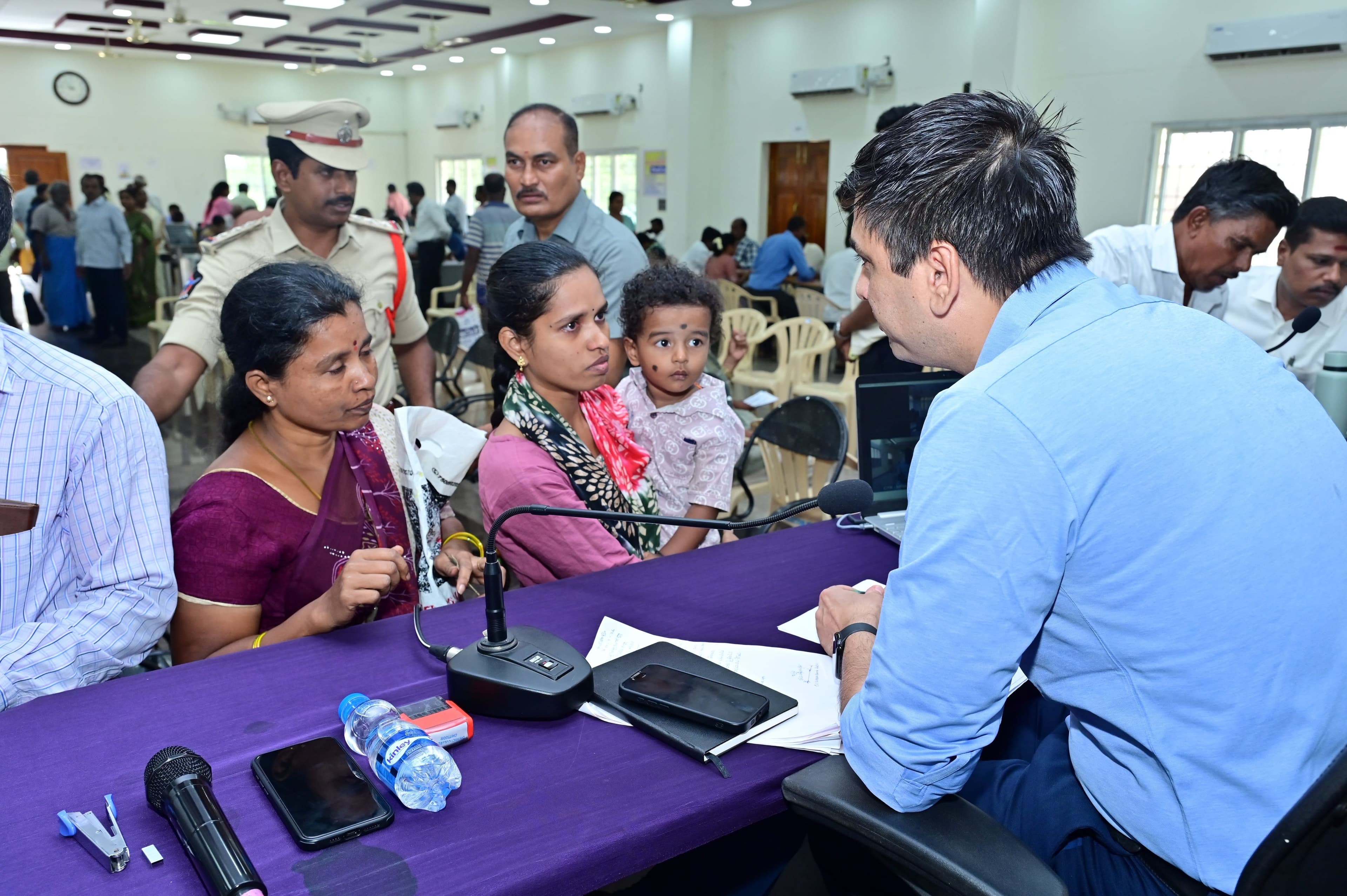 పీజిఆర్ఎస్ లో అర్జీలు స్వీకరించిన జిల్లా కలెక్టర్