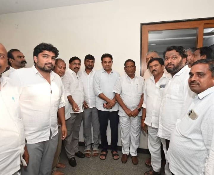 కేటీఆర్ చేత 10 లక్షల ఆర్థిక సాయం
