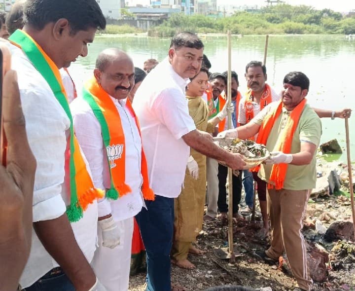 జగిత్యాలలో నారపాక అశోక్ ఆధ్వర్యంలో స్వచ్ఛ భారత్ - Udayam