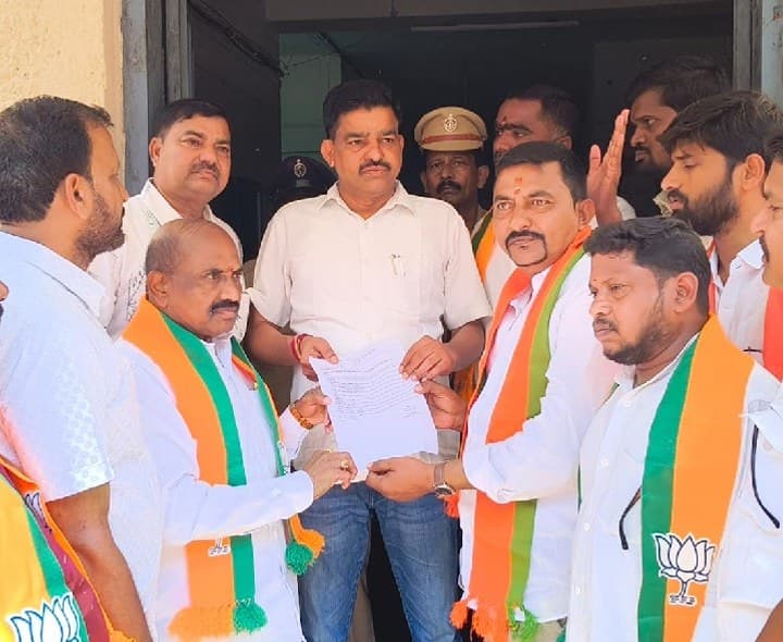 మౌలిక వసతుల సమస్యలు పరిష్కరించాలి - Udayam