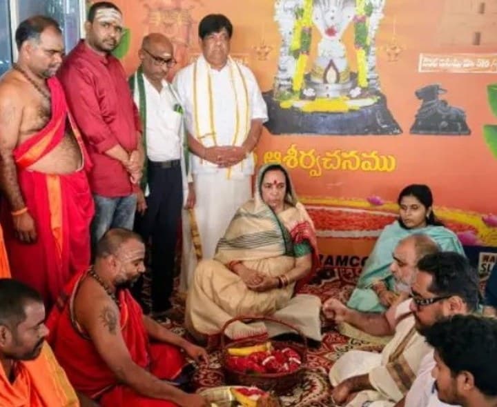 కీసరగుట్ట ఆలయానికి  గవర్నర్ సతీమణి