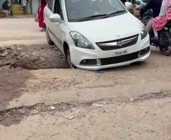 సీఎం సొంత నియోజకవర్గంలో రోడ్డు పరిస్థితి