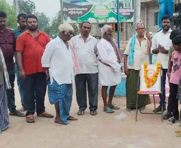 కామ్రేడ్ సీతారాం ఏచూరికి ఘన నివాళి - Udayam