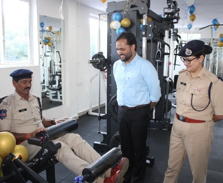 వికారాబాద్ డీపీఓలో పునరుద్ధరించిన జిమ్‌ ప్రారంభం