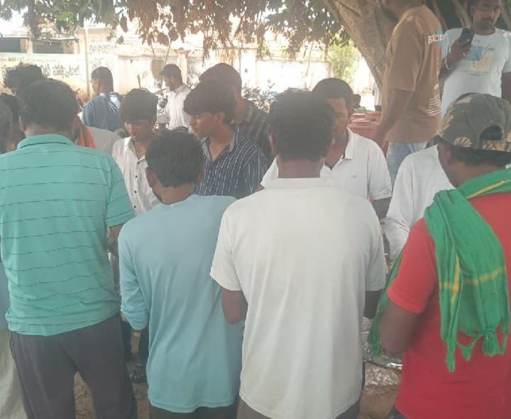 యువతరం యూత్ ఆధ్వర్యంలో అన్నప్రసాదము - Udayam