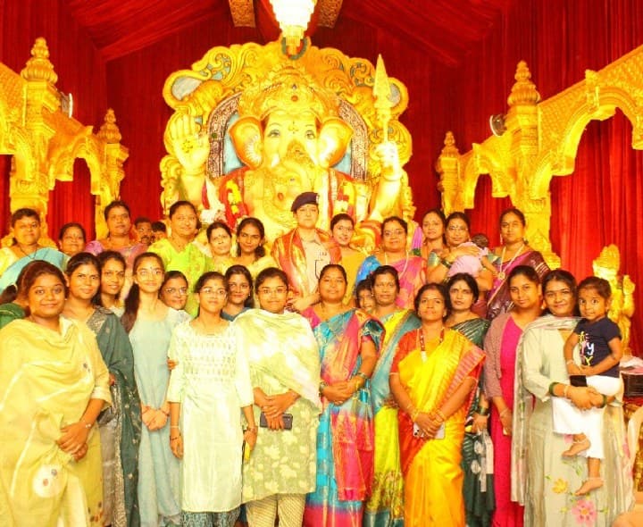వికారాబాద్‌లోని వినాయక విగ్రహాలను సందర్శించిన జిల్లా ఎస్పీ స్నేహ మెహ్రా - Udayam