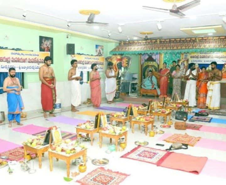 వేద మంత్రాల మార్మోగిన సూర్య సదనం - Udayam
