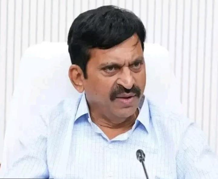 అత్యవసరమైతే తప్ప బయటికి రావొద్దు: మంత్రి