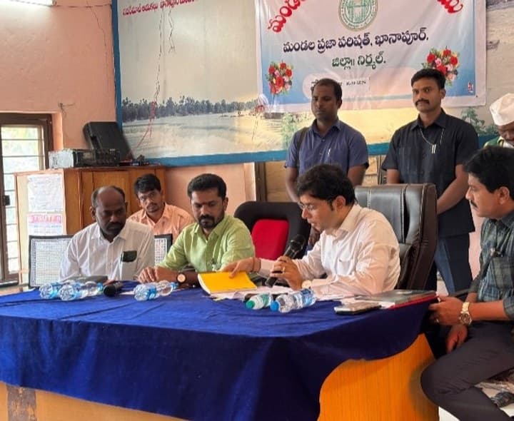 ఖానాపూర్ మండల సమీక్షలో పాల్గొన్న ఎమ్మెల్యే - Udayam
