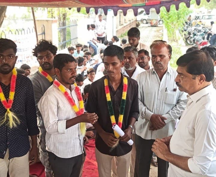 ప్రభుత్వ కళాశాలలకు త్వరలో సొంత భవనాలు - Udayam