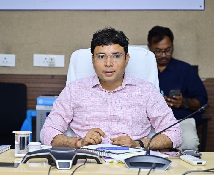 నిజామాబాద్ జిల్లా ప్రజలకు కలెక్టర్ వినాయక చవితి శుభాకాంక్షలు - Udayam