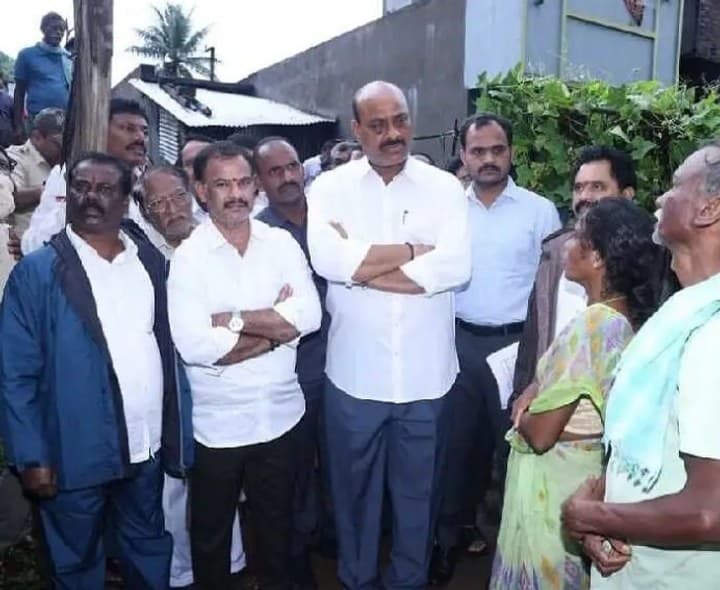 బాధిత కుటుంబాన్ని పరామర్శించిన మంత్రి అచ్చెన్న - Udayam