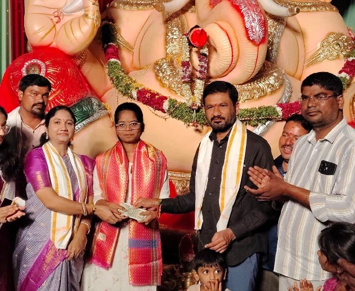 నిర్మల్ మూడవ నంబర్ వినాయకుని దర్శించుకున్న మున్సిపల్ చైర్పర్సన్ - Udayam