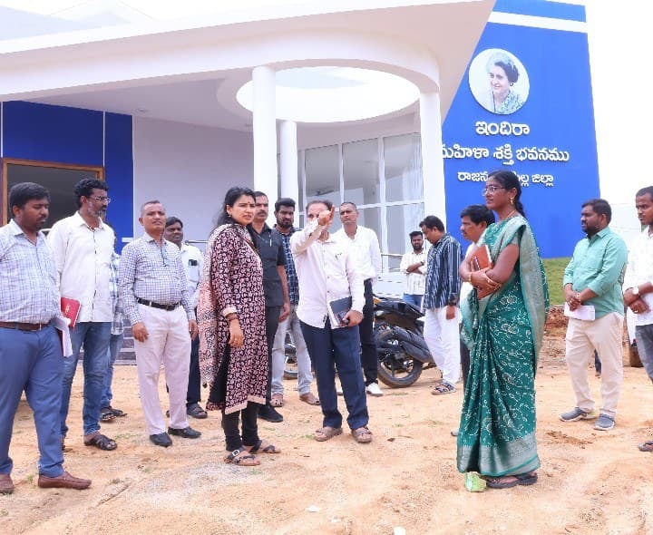 మహిళా శక్తి భవన పనులను పరిశీలించిన కలెక్టర్  - Udayam