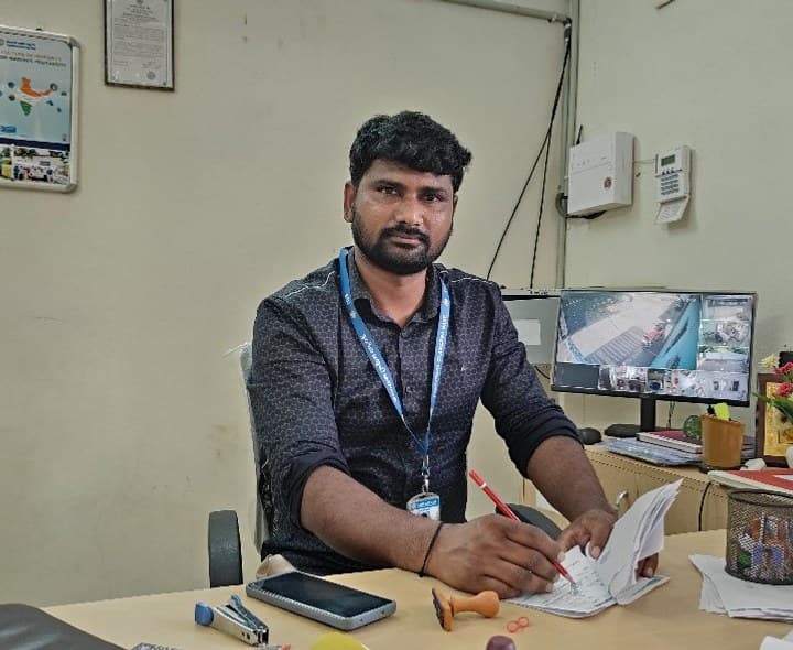 బ్యాంకింగ్ సేవలను ఆదివారమే వినియోగించుకోవాలి - Udayam