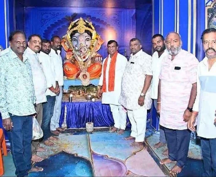 నిజామాబాద్ వైశ్య సంఘం గణేశ్ మండపాలను సందర్శించిన ఎమ్మెల్యే - Udayam