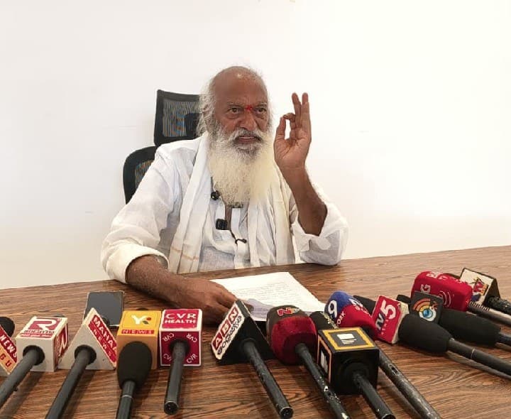 హైదరాబాద్‌లో ప్రైవేట్ బస్సుల యజమానులతో సమావేశం