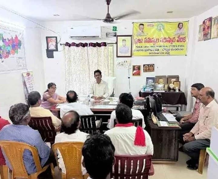సమస్యాత్మక పోలింగ్‌ కేంద్రాలు ఉంటే సమాచారం ఇవ్వాలి - Udayam