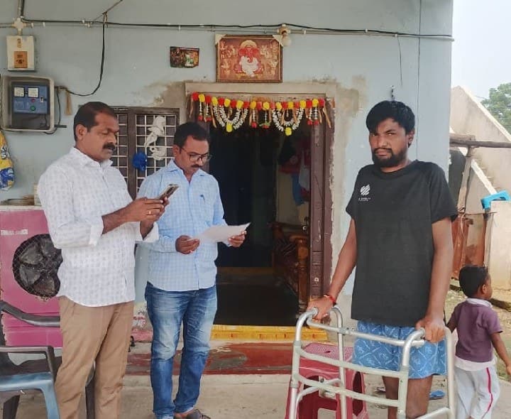 అర్హులకే పెన్షన్: ఎంపీఓ పరిశీలన - Udayam