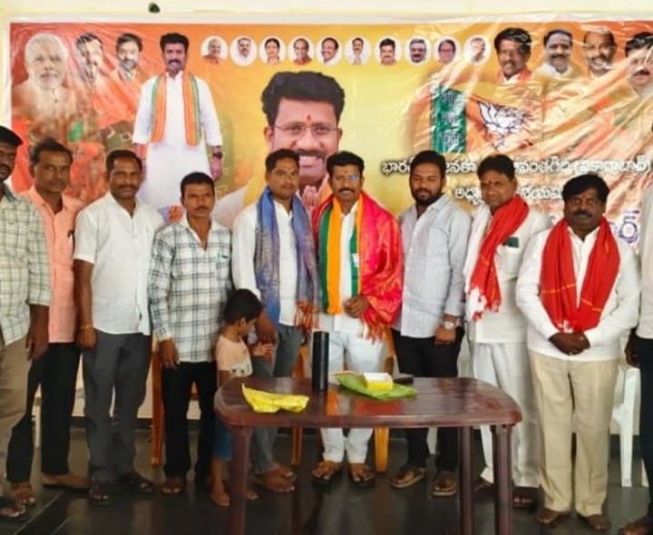 జిల్లా బీజేపీ అధ్యక్షులకు ఘన సన్మానం