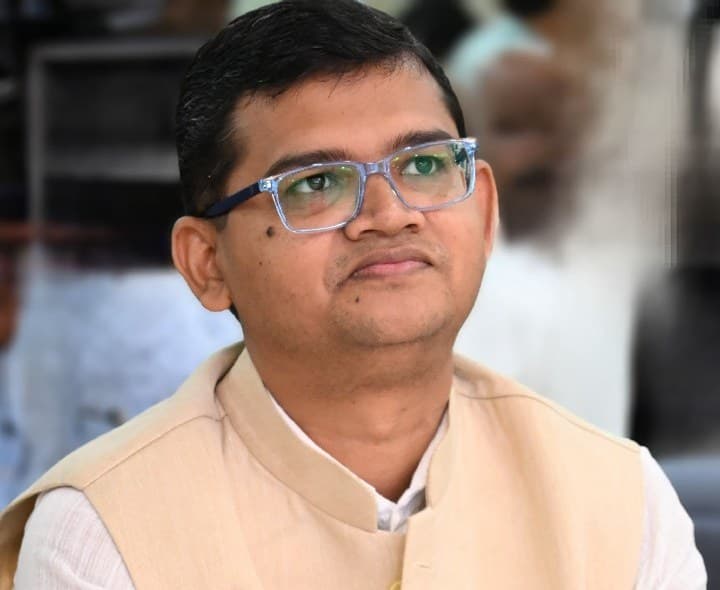 పొలాల్లో నీటిని బయటకు పంపి పంటను కాపాడాలి - Udayam