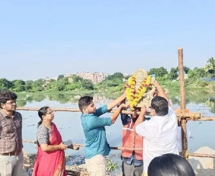 ప్రగతినగర్ చెరువులో నిమజ్జనాలు షురూ - Udayam