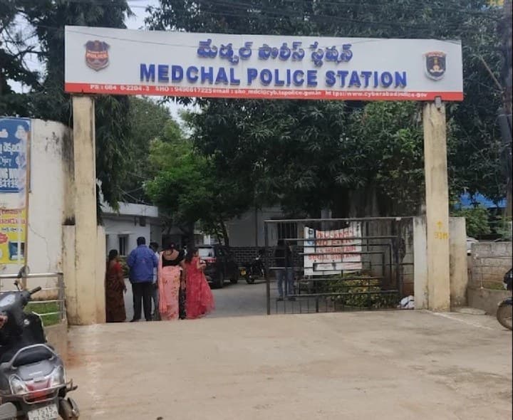 వాటర్ హీటర్ పేలి ఇల్లు దగ్ధం