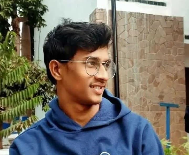 కరెంట్ షాక్.. యువకుడి దుర్మరణం - Udayam