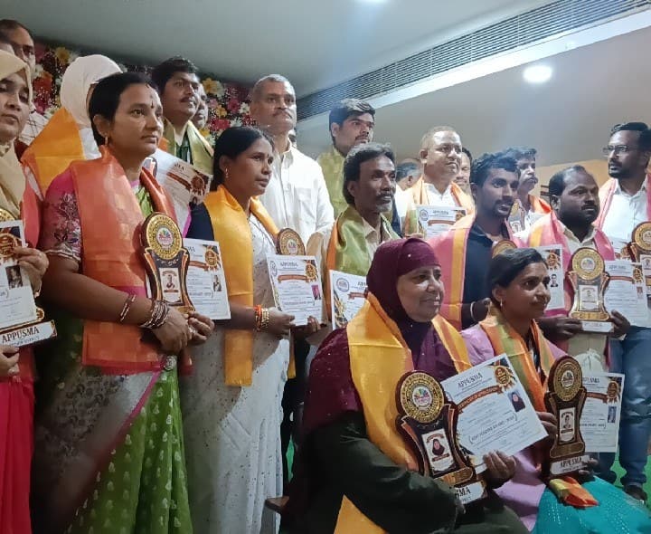 ఉత్తమ ఉపాధ్యాయులతోనే ఉత్తమ విద్యార్థులు - Udayam
