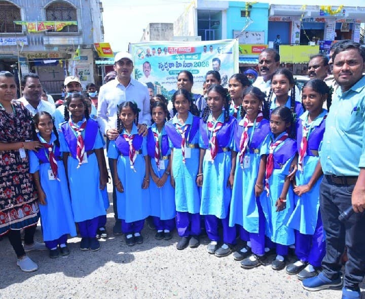 గ్రీన్ స్పేస్ పబ్లిక్ టాయిలెట్ ను ప్రారంభించిన జిల్లా కలెక్టర్ - Udayam