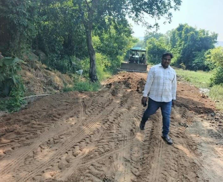 శ్మశానవాటిక రహదారికి మరమ్మతులు - Udayam