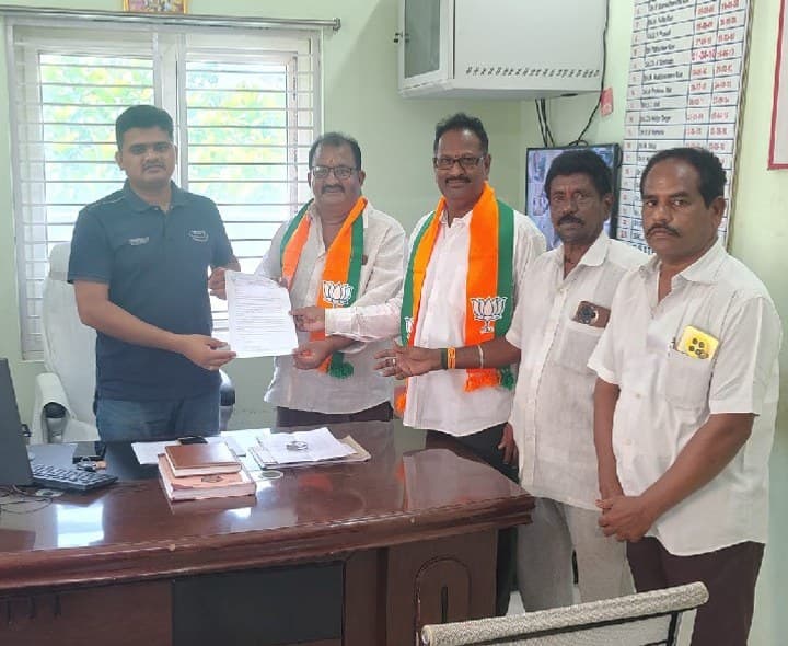 ప్రధాని మోదీపై అసభ్యకర వ్యాఖ్యలు... చర్యలు తీసుకోవాలని పోలీసులకు ఫిర్యాదు - Udayam