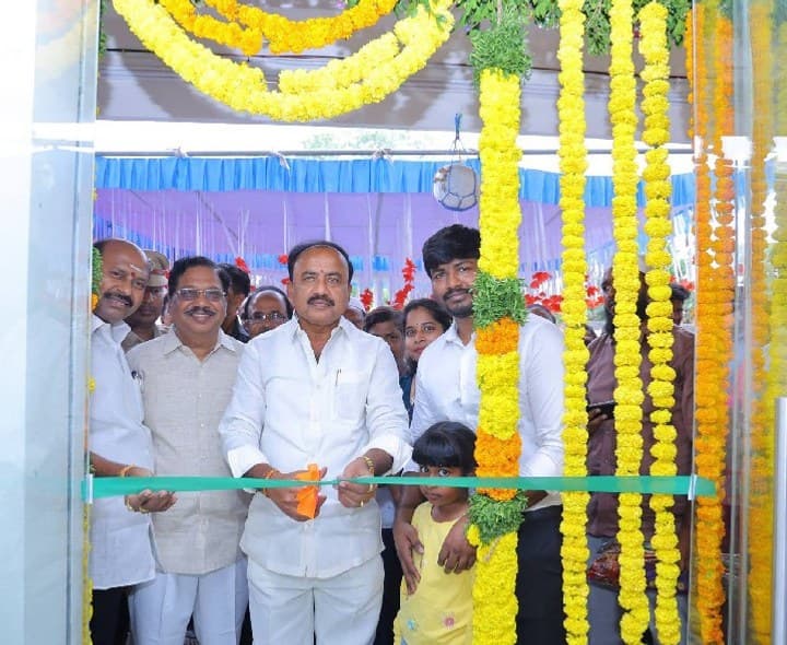 చీరాలలో ఆసుపత్రి ప్రారంభించిన ఎమ్మెల్యే