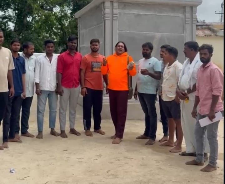 ఉప్పల్ బాలు జీవనోపాధి కోసం హాస్యాన్ని ఎంచుకున్నారు
