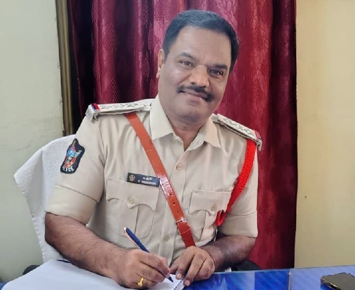 నూతన సీఐ గా శ్రీధర్ బాధ్యతల స్వీకరణ - Udayam