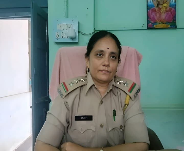 మద్యం దుకాణాలకు దరఖాస్తుల ఆహ్వానం - Udayam