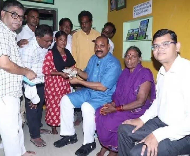 దుప్పలపాడులో పింఛన్లు పంపిణీ చేసిన మంత్రి అచ్చెన్న - Udayam