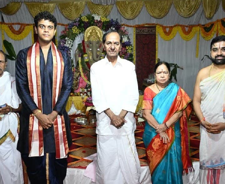 వినాయకుని పూజలో పాల్గొన్న కేసీఆర్