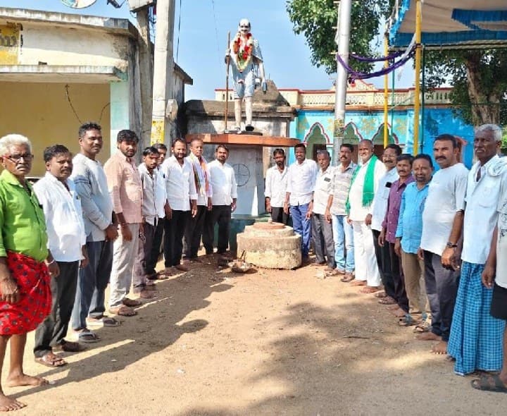 గాంధీ ఆశయాలే స్ఫూర్తి.. వేంపల్లిలో ఘనంగా జయంతి వేడుకలు - Udayam