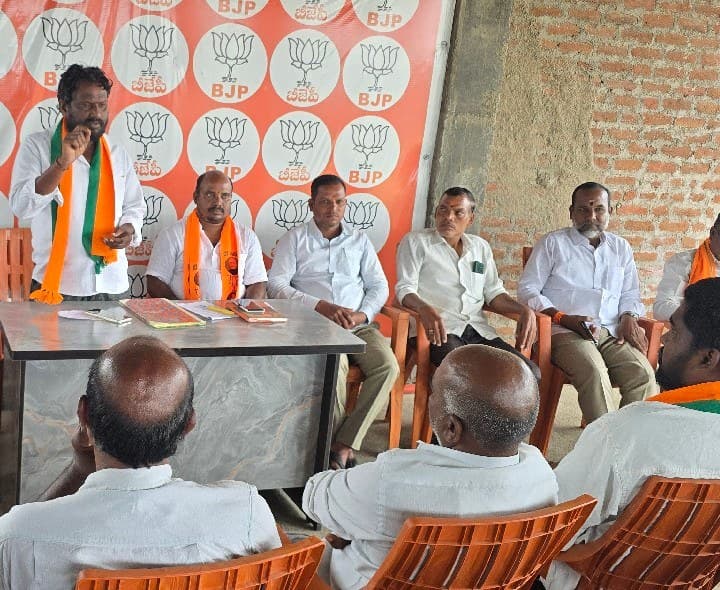 హర్ ఘర్ తిరంగా  విజయవంతం చేయాలని మల్యాల మండల బిజెపి కమిటీ సమావేశం