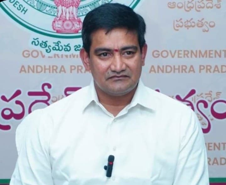 తుఫాను నేపథ్యంలో అధికారులు అప్రమత్తంగా ఉండాలి - Udayam