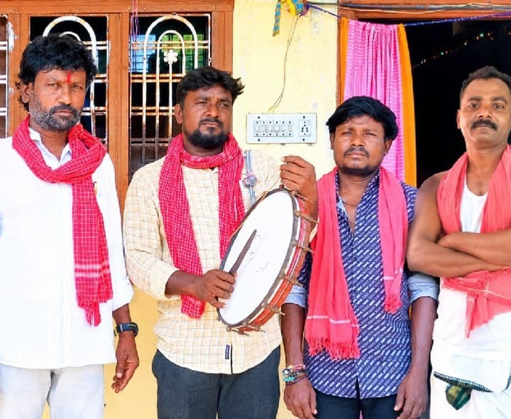 చలో హైదరాబాద్ కార్యక్రమానికి కళాకారులు రావాలి - Udayam