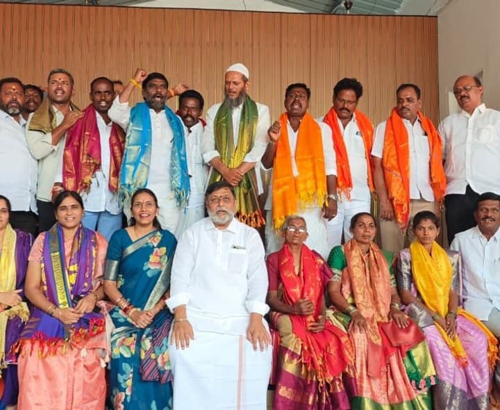 ప్రజా ప్రతినిధులకు మాజీ ఎమ్మెల్యే సన్మానం - Udayam