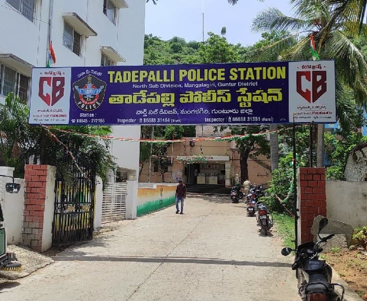 బస్సు ప్రమాదంలో మహిళకు తీవ్ర గాయాలు - Udayam