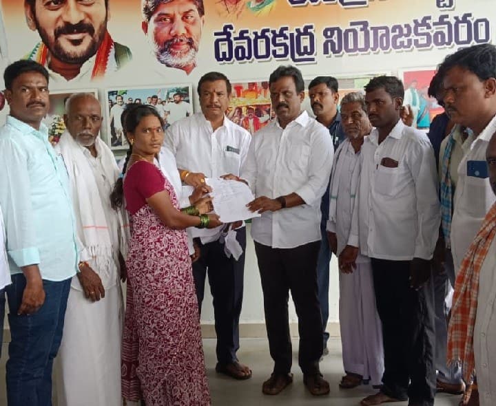 ఇందిరమ్మ ఇల్లు ప్రొసీడింగ్స్ అందజేసిన ఎమ్మెల్యే - Udayam