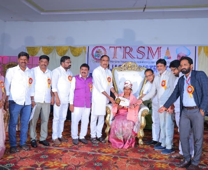 ఉత్తమ ఉపాధ్యాయులకు అవార్డులు - Udayam